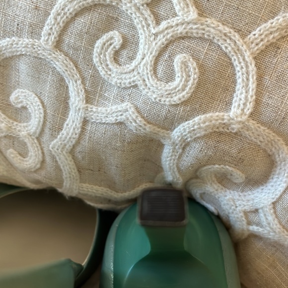 BCB girls light green pumps - Picture 6 of 7